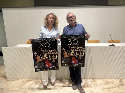 La regidora de Cultura, Pilar Bosch, acompanyada del director del Festival Jazztardor, Josep Ramon Jové, ha presentat les principals novetats d’aquest esdeveniment cultural que ja és tot un referent en el panorama musical de Lleida i arreu.