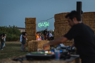 Ponent Roots va amenitzar l'ambient abans del concert de Queralt Lahoz.