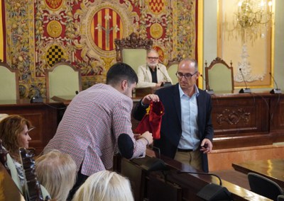 El regidor Roger Melero ha tret el número de l'interval en el sorteig per a les meses electorals a Lleida per al 23J..