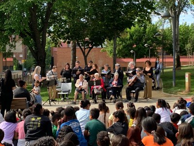 Actuació d'un grup coral que va fer un concert a l’Enre9 en el marc d'aquesta activitat gratuïta.