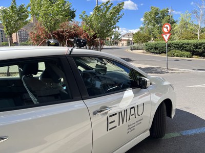 Un dels dos vehicles elèctrics de l’Empresa Municipal d’Agenda Urbana (EMAU) amb càmera de lectura de matrícules s’incorpora a l’operativa de vigilàn….