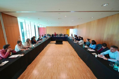La primera reunió de la Taula Interdepartamental per a la Transversalitat de les Polítiques Feministes de la Paeria s'ha fet a la Llotja.