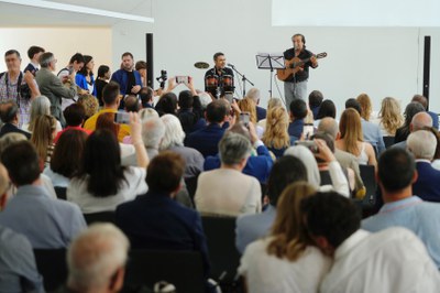 Actuació musical de Garrotín a càrrec de Colors de Rumba per inaugurar el nou MORERA..