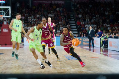 Instantània d'un moment del debut de l'Hiopos Lleida a la Lliga ACB.