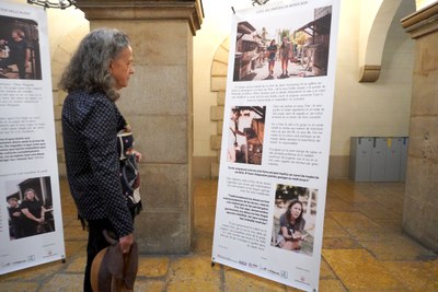 L’exposició “L’Horta amb arrels de dona” es pot veure fins divendres al pati del Palau de la Paeria.