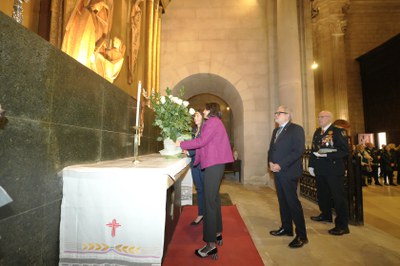 Tradicional ofrena floral a l’altar dedicat a Santa Cecília.