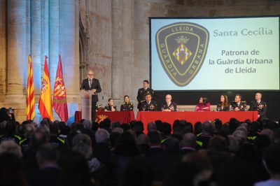 En l’acte oficial de reconeixement al cos municipal, que s’ha celebrat a la Seu Vella de Lleida, s’ha felicitat i agraït a tot el cos la seva feina, ….