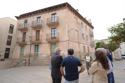 Larrosa també ha pogut conèixer el projecte per impulsar un hotel en aquest edifici a la plaça Sant Josep.