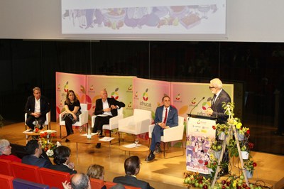 L’alcalde Larrosa ha destacat la contribució d’Afrucat per consolidar Lleida com a capital agroalimentària, en la convenció d'Afrucat, a la Llotja..