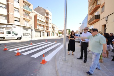 Avui s'estaven duent a terme les tasques de pintura de la senyalització horitzontal a l'entorn de l'escola de Pardinyes.