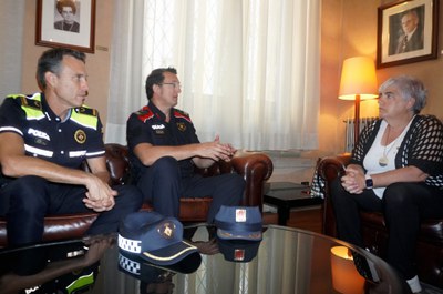 L’alcaldessa accidental, Carme Valls, s'ha reunit aquest matí amb els comandaments de la Guàrdia Urbana i els Mossos d'Esquadra..