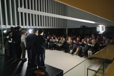 Prop d'un centenar de persones han vist l'obra homenatge a Magre que s'ha fet al MORERA.