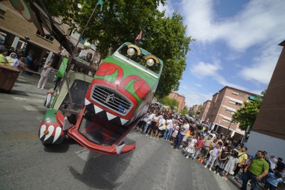 El veïnat de la Zona 09 de Lleida ha omplert els carrers en la posada de llarg de la 2a edició de l'Enre9..