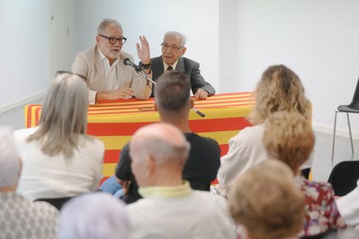 L'alcalde, Fèlix Larrosa, i el president de l'AV, Manel Pelay, han presidit l'acte.