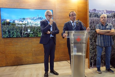 El president del Parlament, en la recepció a l'estand de Paeria, als i les representants de les partides de l'Horta de Lleida, amb motiu del Dia de l….