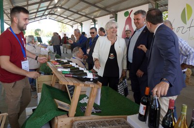 Visita als estands de l'Associació de Productors de l’Horta de Lleida, a la Fira de Santa Miquel..