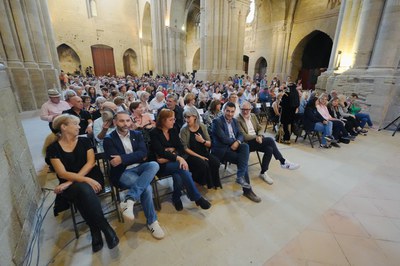 L'alcalde Larrosa ha assistit a la recreació de les noces reials a la nau central de la Seu.