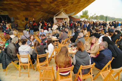 Milers de persones han participat a la 12a Festa del Vi de Lleida, que enguany ha repartit 20.000 degustacions entre vi i tastos de menjar durant tot….