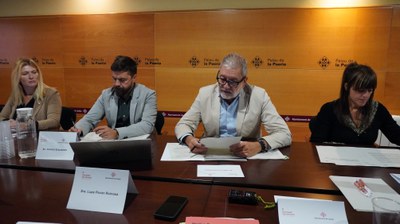 L'alcalde, Fèlix Larrosa, ha encapçalat la reunió de la comissió permanent del Consell de Ciutat on s'ha proposat la constitució de tres noves comiss….