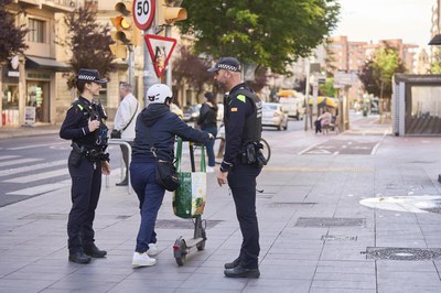 La Guàrdia Urbana de Lleida ha intensificat la vigilància i el control a conductors de vehicles de mobilitat personal (VMP).