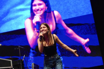 A l’Escenari Festes Lleida, Lucía Fernández ha interpretat “El millor moment”, la cançó de la Festa Major d’enguany..