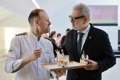 El públic assistent ha pogut degustar la Torrija Lleidatana “Ruta Monumental de la ciutat”, elaboració del xef Mateu Blanch.