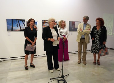 La tinenta d'alcalde Carme Valls ha participat en l'acte d'obertura de l'exposició "Dones Invisibles . Traspassant l'objectiu"..