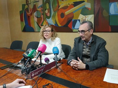 Pilar Bosch ha presentat la proposta per al Mercat de Fleming amb el director adjunt de la regidoria, Miguel Luis Lapeña.