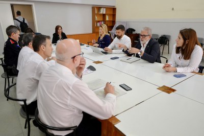 Reunió de l'alcalde de Lleida, Fèlix Larrosa, amb els representants de la Guàrdia Urbana i dels Mossos.