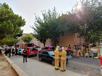 Bombers, Mossos d'Esquadra i Guàrdia Urbana s'han mobilitzat per l'incident, a més dels serveis socials.