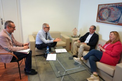 El paer en cap, Fèlix Larrosa, s’ha reunit amb el president del Consell Social de la Universitat de Lleida, Delfí Robinat, per establir unes línies de treball per promoure la ciutat i atraure el talent jove..