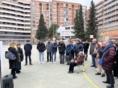 La regidora del barri, Pilar Bosch, ha presentat l'inici del procés participatiu sobre l'espai del Passatge de Santa Anna.