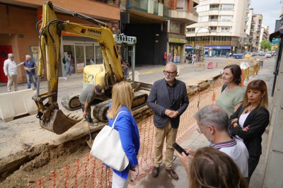 L'alcalde també ha visitat les obres al carrer Vallcalent.
