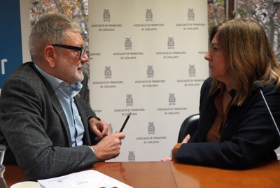 El paer en cap, Fèlix Larrosa, conversant amb la presidenta de la Comissió Territorial de l’Associació de Promotors i Constructors d’Edificis de Cata….