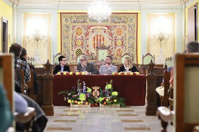 El Saló de Sessions de la Paeria ha acollit el tradicional pregó per la festivitat de Sant Antoni Abat..