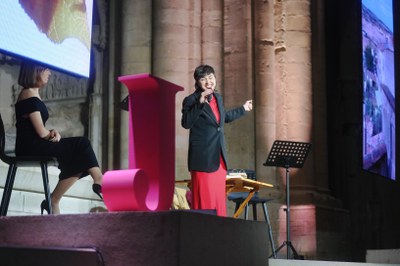 La cantautora, Júlia Cruz, ha acompanyat algunes de les peces interpretades per la Jove Orquestra de Ponent (JOP).