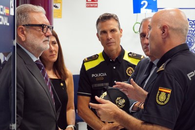 Visita a les dependències a la Comissaria de la Policia Nacional a Lleida..