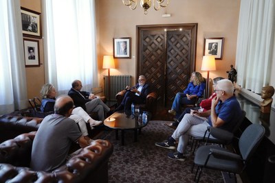 Un moment de la reunió de l'alcalde i la regidora de Promoció de la Ciutat amb els membres de la junta de la Federació de Comerç de Lleida..