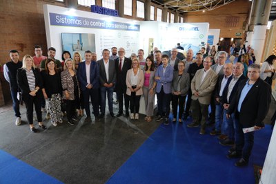 Foto de família dels assistents a la trobada amb alcaldes i regidors de la Franja.