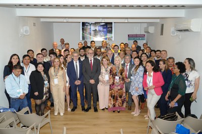 Foto de grup amb els assistents a la missió de la Unió Iberoamericana.