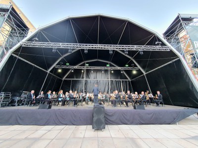 La Banda Municipal de Lleida ha interpretat clàssics del rock i el pop sota la direcció d'Amadeu Urrea.