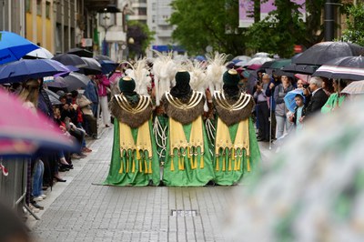 La 28a Festa de Moros i Cristians ha hagut de suspendre la batalla final, prevista a la Seu Vella, per la pluja..
