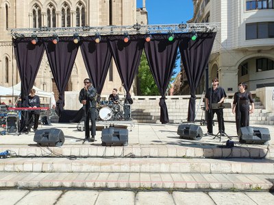 Kelly Isaiah, acompanyat d’un “vermut del món”, ha posat punt final al conjunt d'activitats culturals organitzades per la Regidoria de Cooperació dur….