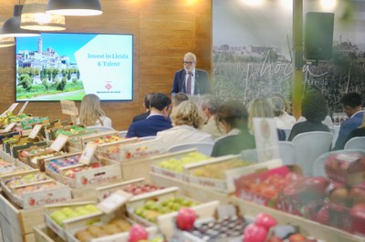 Presentació a l'estand de la Paeria a la Fira de Sant Miquel de la nova Oficina d'Atracció d'Inversions "Invest in Lleida"..