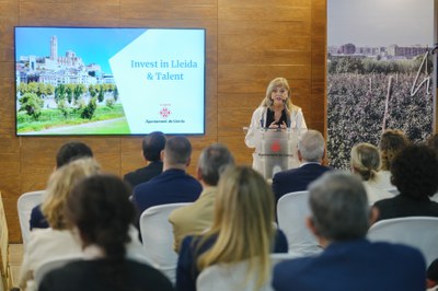 La regidora i portaveu de Junts, Violant Cervera, ha participat en la presentació de l'Oficina Invest Lleida, en el marc de la Fira de Sant Miquel..