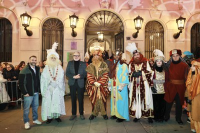 Els Reis, en la seva arribada al Palau de la Paeria..