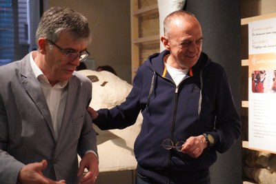 L'alcalde Miquel Pueyo visita el Museu de Lleida acompanyat del seu director, Josep Giralt.
