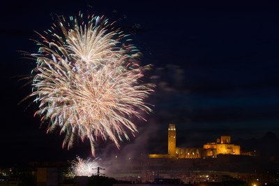 El castell de focs ha il·luminat el fi de festa a Lleida..
