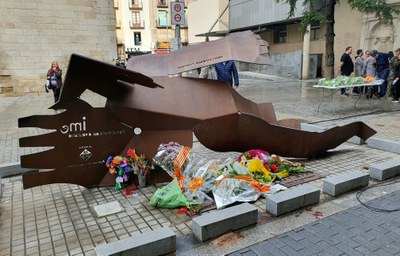 L’acte d’homenatge, que es realitza des de l’any 2009, ha comptat amb la participació de dos dels supervivents i diversos familiars de les víctimes.