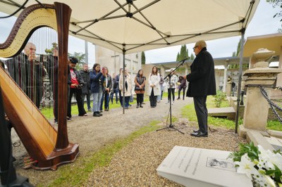 Acompanyats per la música de l’arpa de Berta Puigdemasa, el paer en cap, Fèlix Larrosa, amb la tinenta d’alcalde i regidora de Seguretat, Mobilitat i….